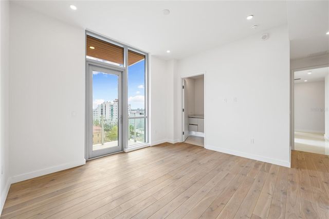 111 GOLDEN GATE POINT 701PH, Sarasota, FL 34236