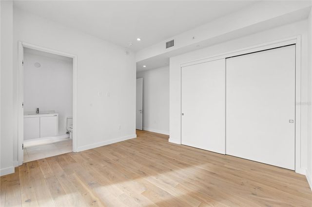 111 GOLDEN GATE POINT 701PH, Sarasota, FL 34236