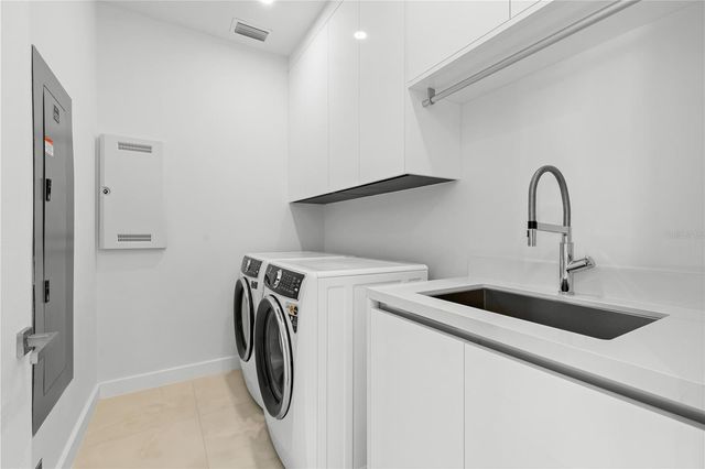 111 GOLDEN GATE POINT 701PH, Sarasota, FL 34236