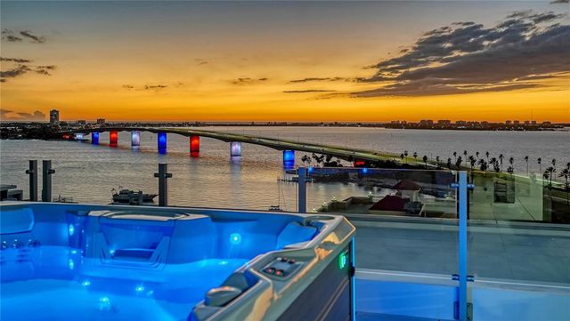 111 GOLDEN GATE POINT 701PH, Sarasota, FL 34236