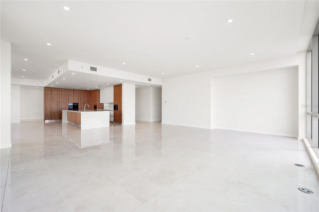 111 GOLDEN GATE POINT 701PH, Sarasota, FL 34236