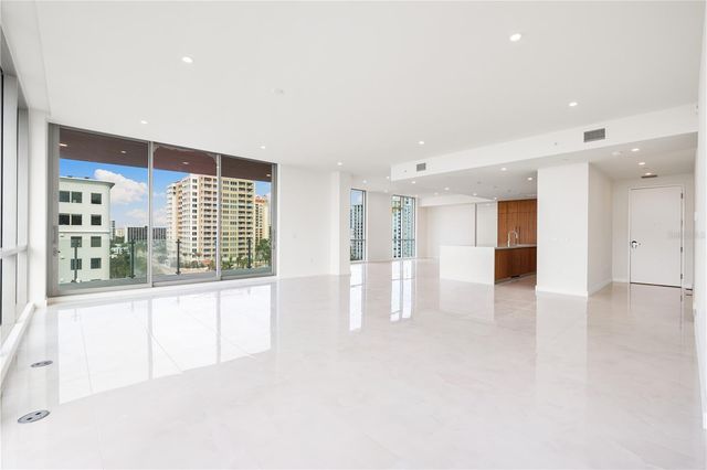 111 GOLDEN GATE POINT 701PH, Sarasota, FL 34236