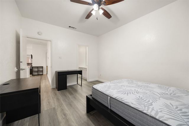 806 W 24th ST 213, Austin, TX 78705