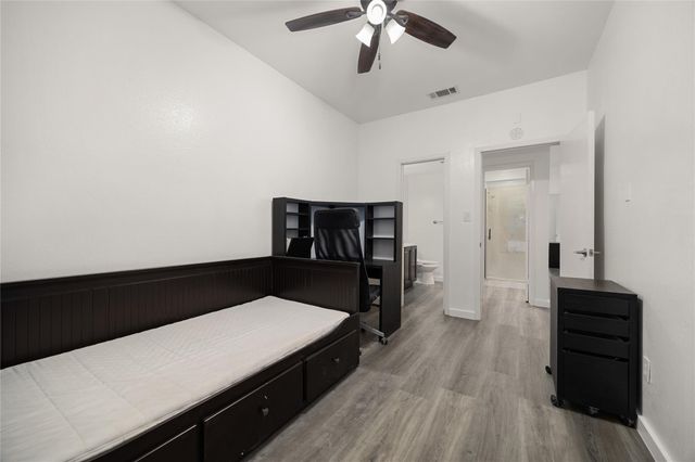 806 W 24th ST 213, Austin, TX 78705