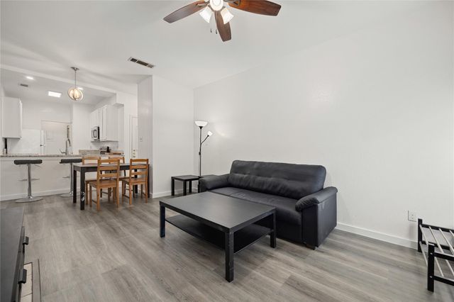 806 W 24th ST 213, Austin, TX 78705