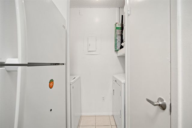 806 W 24th ST 213, Austin, TX 78705
