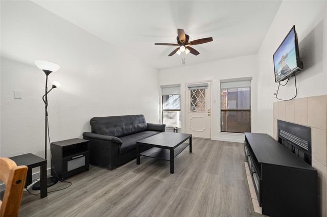 806 W 24th ST 213, Austin, TX 78705