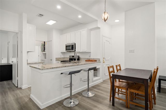806 W 24th ST 213, Austin, TX 78705