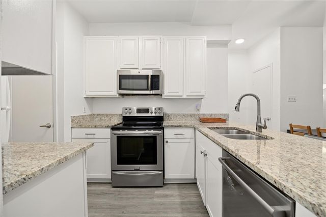 806 W 24th ST 213, Austin, TX 78705