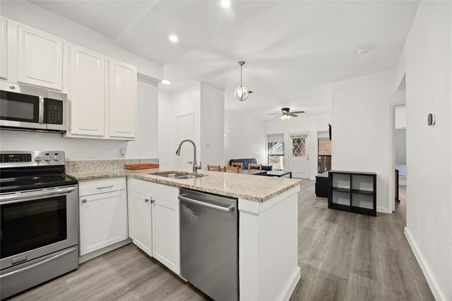 806 W 24th ST 213, Austin, TX 78705