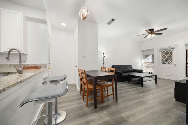 806 W 24th ST 213, Austin, TX 78705