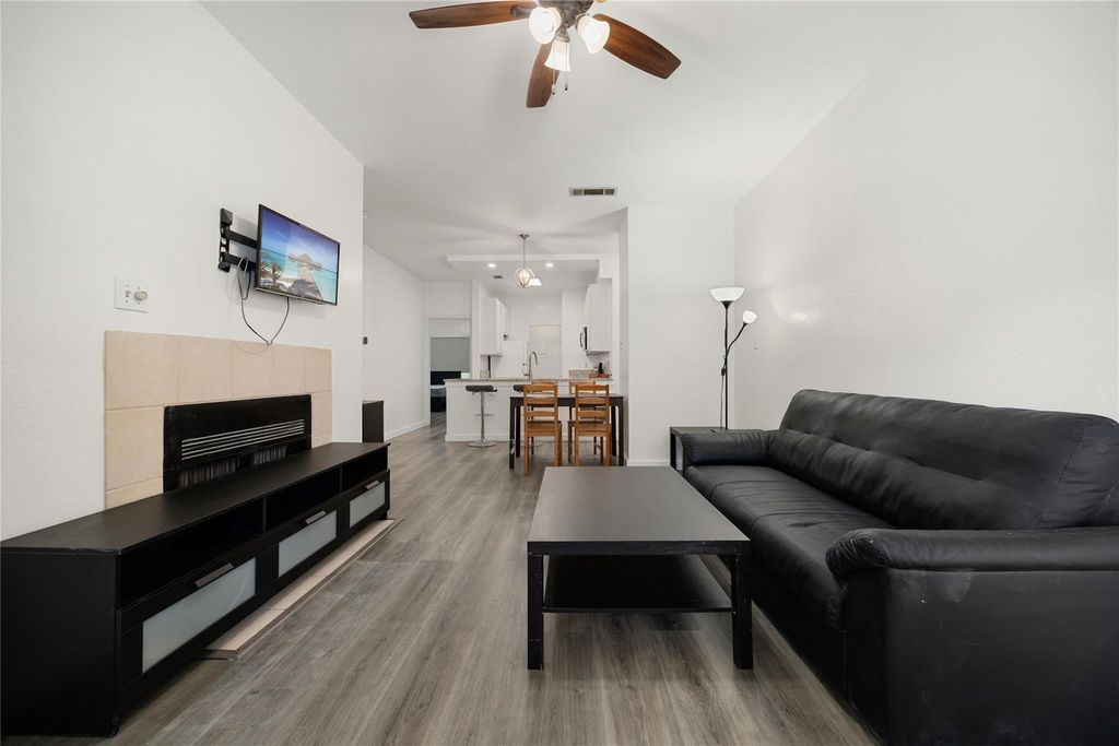 806 W 24th ST 213, Austin, TX 78705