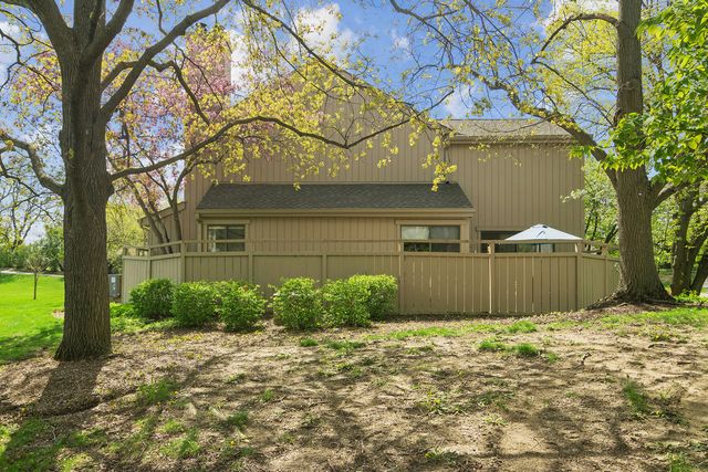 471 Old Barn Road, Lake Barrington, IL 60010