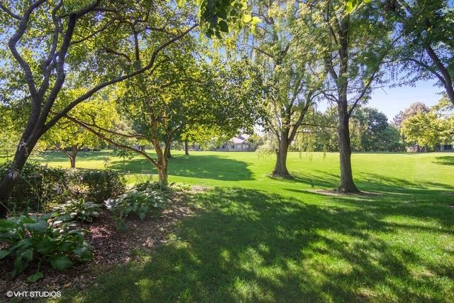 471 Old Barn Road, Lake Barrington, IL 60010