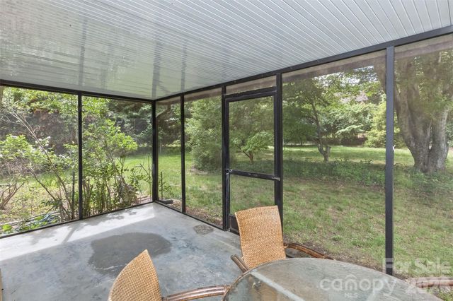 7 Teaneck Circle, Hendersonville, NC 28791