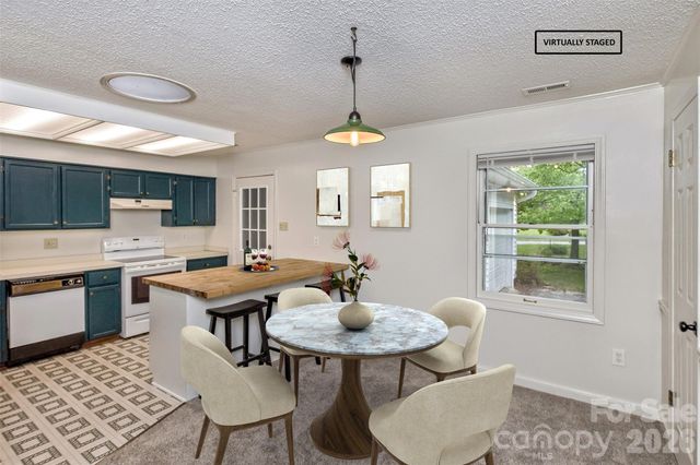 7 Teaneck Circle, Hendersonville, NC 28791