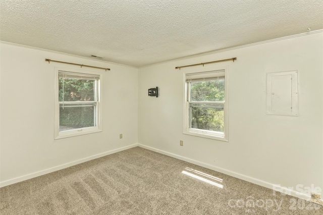 7 Teaneck Circle, Hendersonville, NC 28791