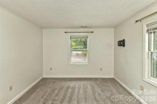 7 Teaneck Circle, Hendersonville, NC 28791