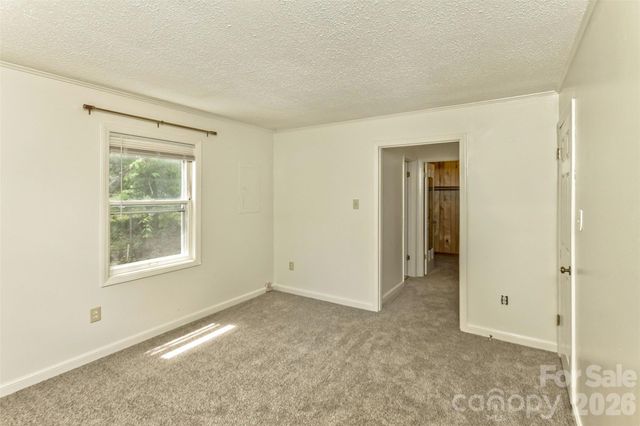 7 Teaneck Circle, Hendersonville, NC 28791