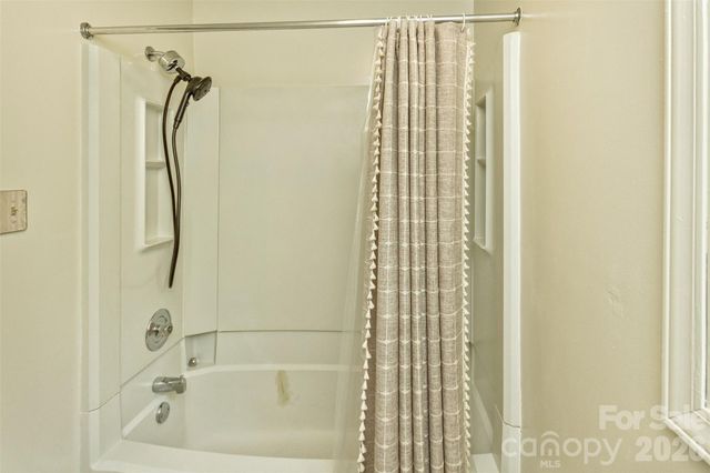 7 Teaneck Circle, Hendersonville, NC 28791