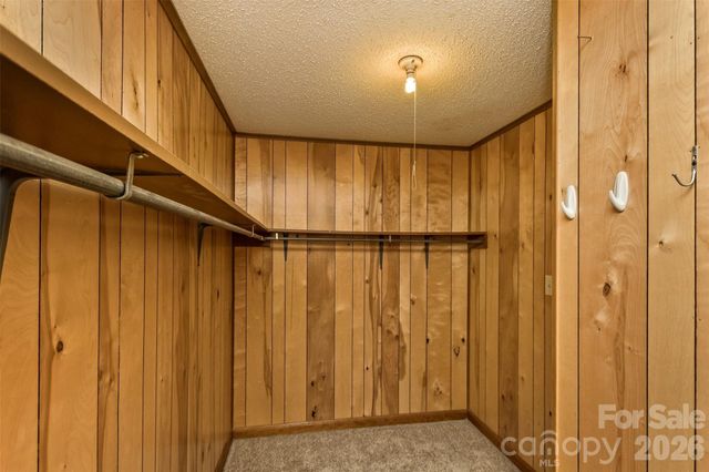 7 Teaneck Circle, Hendersonville, NC 28791
