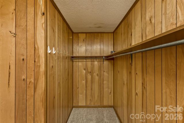 7 Teaneck Circle, Hendersonville, NC 28791