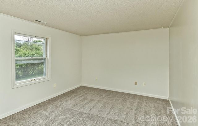 7 Teaneck Circle, Hendersonville, NC 28791