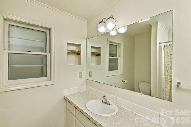 7 Teaneck Circle, Hendersonville, NC 28791