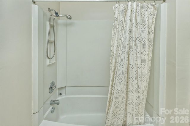 7 Teaneck Circle, Hendersonville, NC 28791