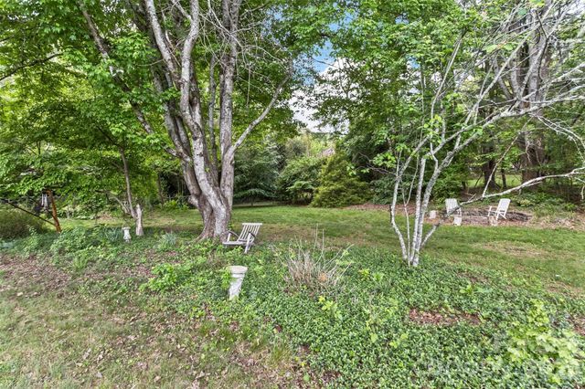 7 Teaneck Circle, Hendersonville, NC 28791