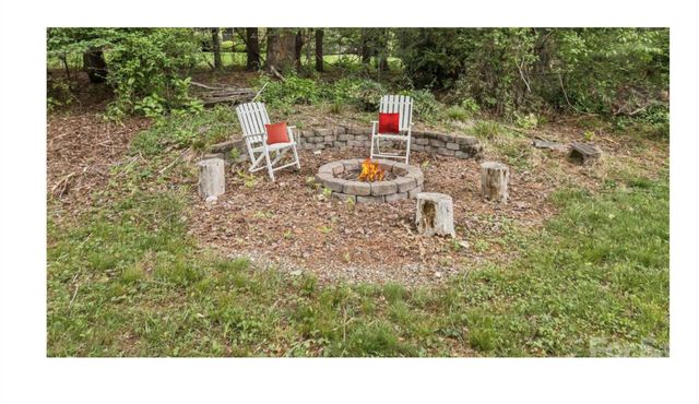7 Teaneck Circle, Hendersonville, NC 28791