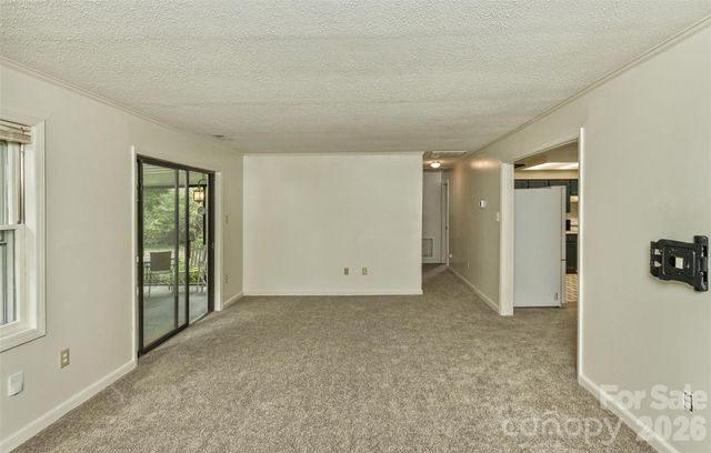 7 Teaneck Circle, Hendersonville, NC 28791