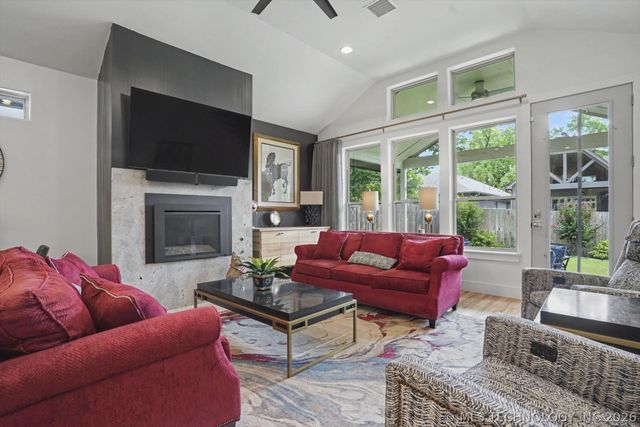 1014 E 38th Place, Tulsa, OK 74105