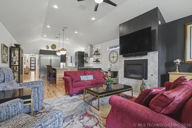 1014 E 38th Place, Tulsa, OK 74105