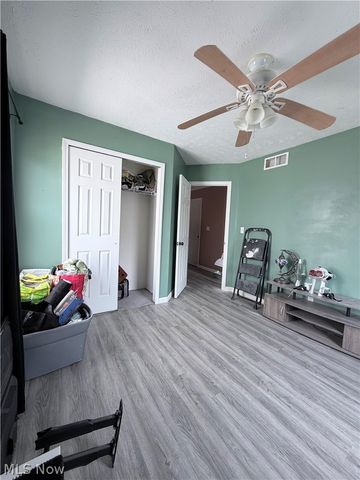 1338 W 89th Street, Cleveland, OH 44102