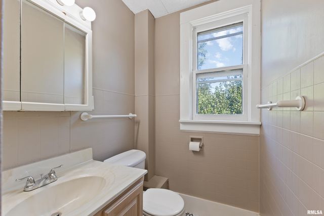 2537 Maine Street, Quincy, IL 62301