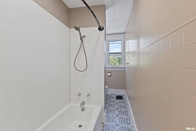 2537 Maine Street, Quincy, IL 62301