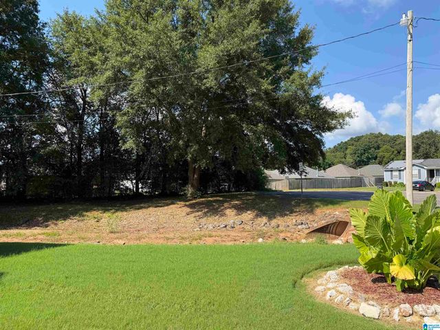 1009 25TH AVENUE N, Hueytown, AL 35023