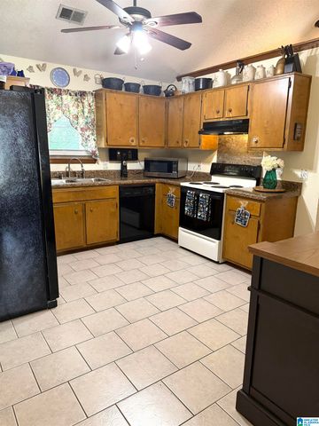 1009 25TH AVENUE N, Hueytown, AL 35023