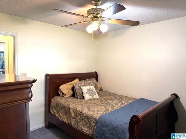 1009 25TH AVENUE N, Hueytown, AL 35023