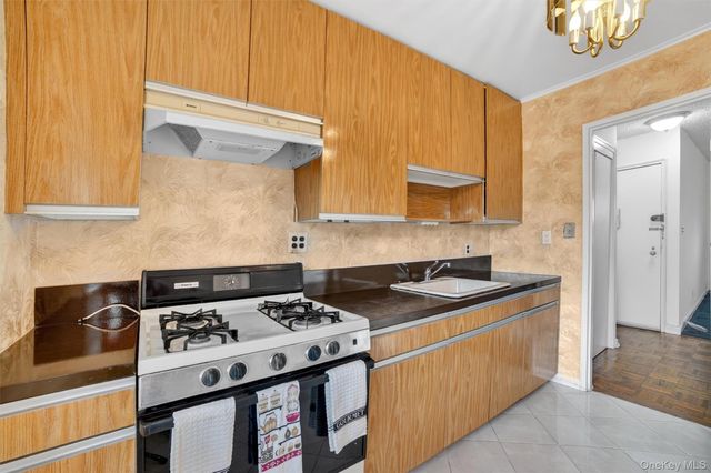 10 Dehaven Drive 2D, Yonkers, NY 10703