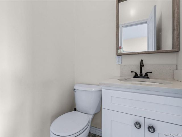 125 S Bay Drive, Babylon, NY 11702