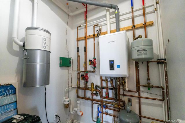 125 S Bay Drive, Babylon, NY 11702