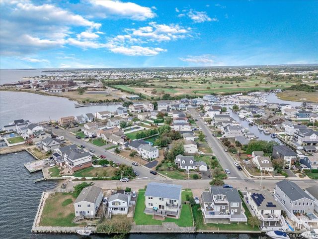 125 S Bay Drive, Babylon, NY 11702