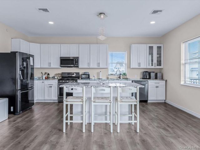 125 S Bay Drive, Babylon, NY 11702