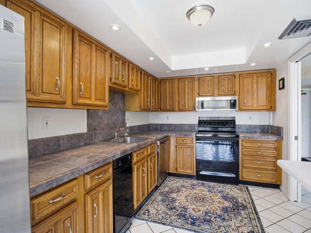 5390 WOODLAND LAKES Drive 104, Palm Beach Gardens, FL 33418