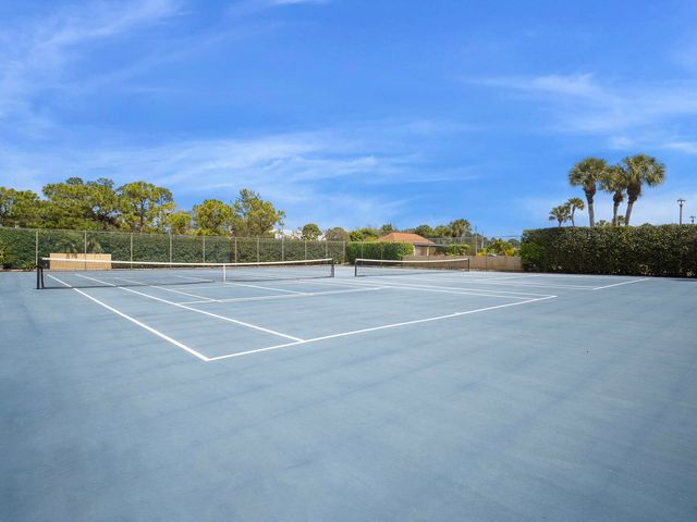 5390 WOODLAND LAKES Drive 104, Palm Beach Gardens, FL 33418