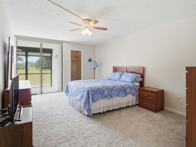 5390 WOODLAND LAKES Drive 104, Palm Beach Gardens, FL 33418