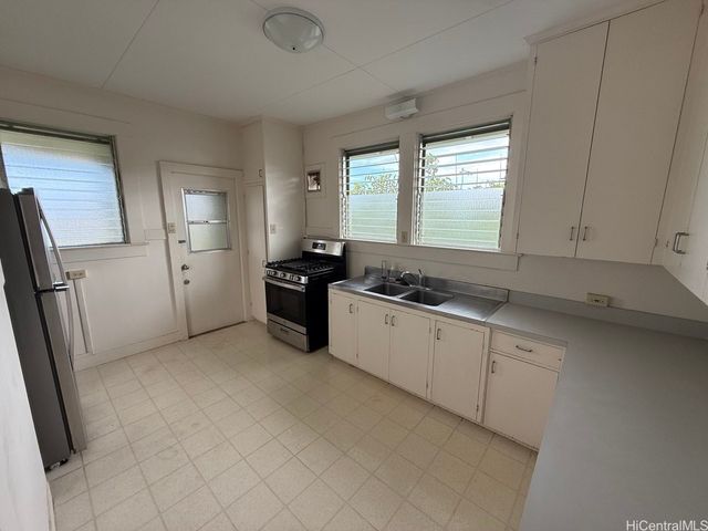 1241 17th Avenue A, Honolulu, HI 96816