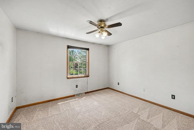 802 LEEDS CT, Harrisburg, PA 17112